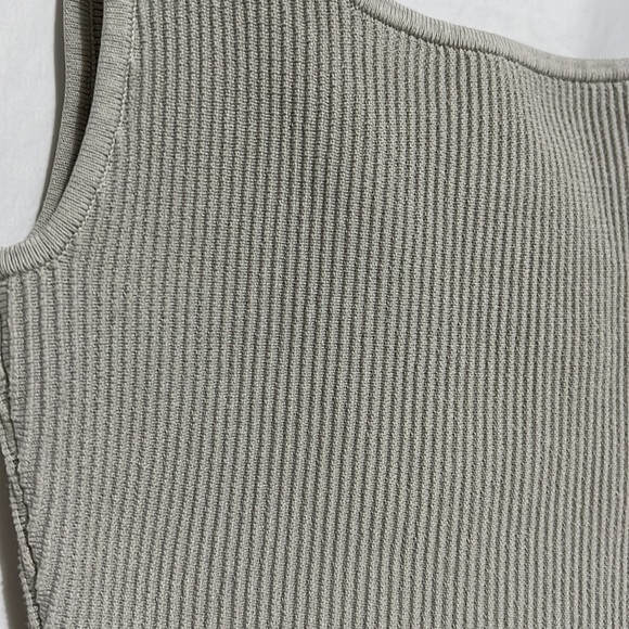 Aritzia Babaton Sculpt Knit Gray Tank Top Size Small - Picture 2 of 9